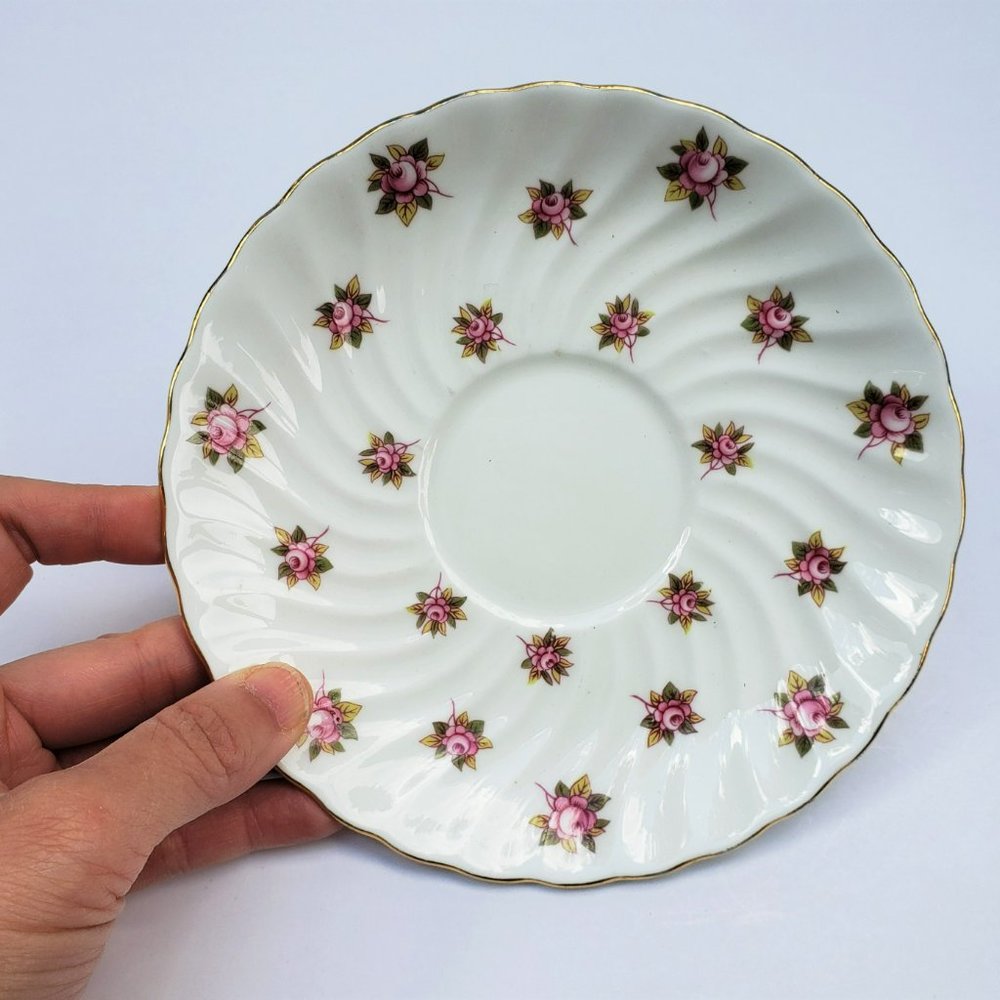Royal Albert Bone China Tea Cup and Aynsley Saucer Rose Pattern - Picture 4 of 9
